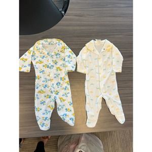Set of 2 VINTAGE Lullaby Land One Piece Baby Sleepers Size M (11-14 pounds)